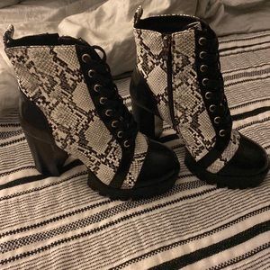 Black snake skin boots size 6.5